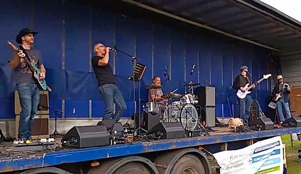 Portway Blues Band are Mark on vocals and harmonica, Andy on guitar and vocals, Tim on guitar, Nick on drums and Pete on bass and vocals